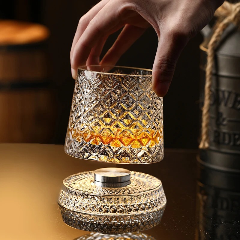 Rotating Whisky Glasses with G - Whiskey Stone Set recensione e prezzo