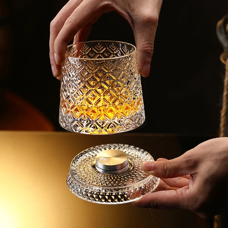 Rotating Whisky Glasses with G - Whiskey Stone Set recensione e prezzo