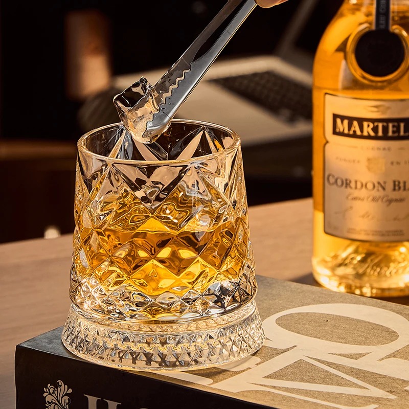 Rotating Whisky Glasses with G - Whiskey Stone Set recensione e prezzo